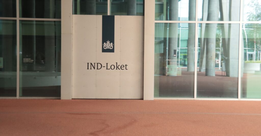 IND-Loket sign displayed at the entrance of a modern government office building